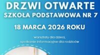 Niebieski plakat na dzień otwarty w Szkole Podstawowej nr 7 18 marca 2026 r., ze szczegółami wydarzenia.