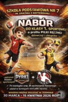 Dwoje dzieci grających w piłkę ręczną; plakat rekrutacyjny do klasy sportowej, tekst z datami zgłoszeń.